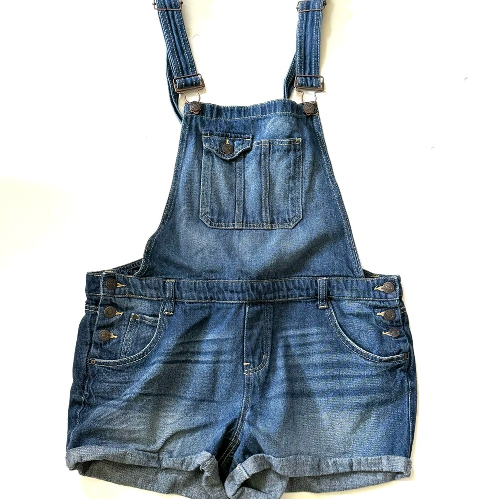 lei vintage overall shorts 90’s. Copper buttons yellow gold stitching.